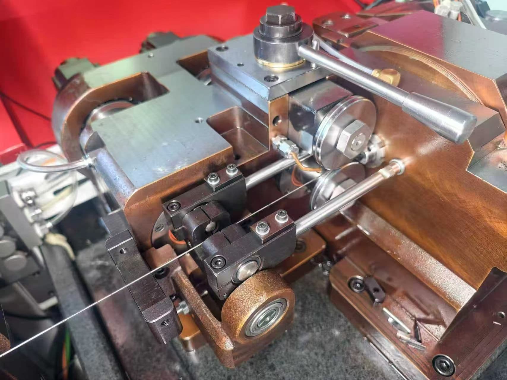 Controlled material feeding mechanism